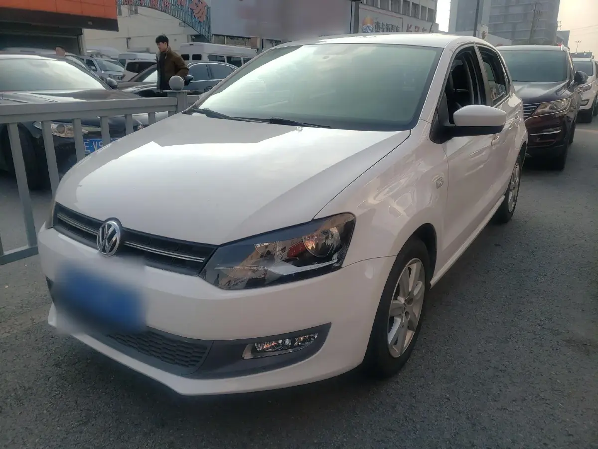 2013 Volkswagen Polo 1.6L 105HP L4 6AT