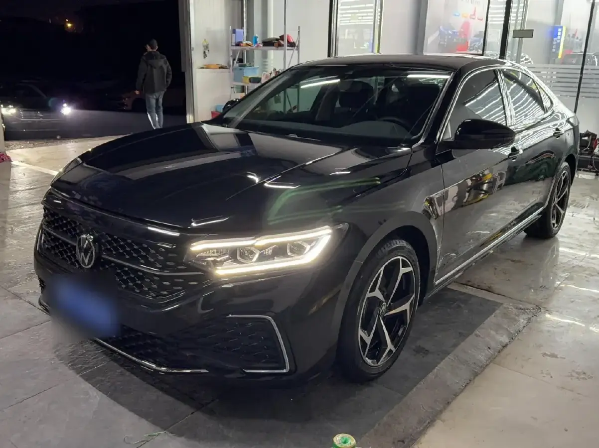 2023 Volkswagen Passat 2.0T 186HP L4 7DCT