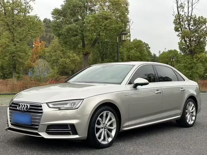 2018 Audi A4L 2.0T 190HP L4 7DCT