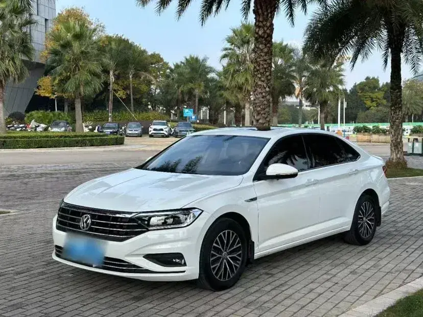 2020 Volkswagen Sagitar 1.2T 116HP L4 7DCT