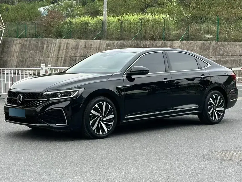 2022 Volkswagen Passat 2.0T 186HP L4 7DCT