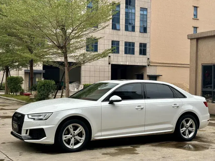 2017 Audi A4L 2.0T 190HP L4 7DCT