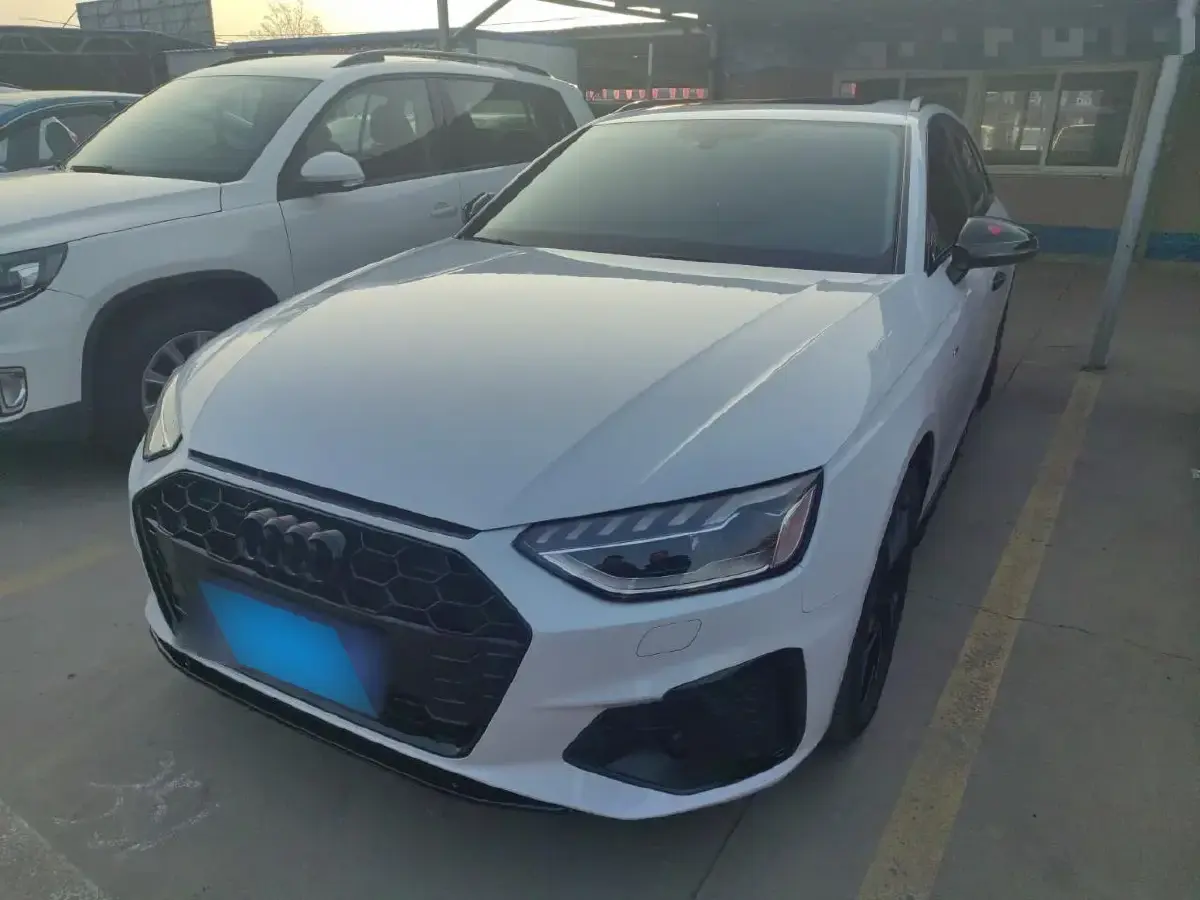 2022 Audi A4 2.0T 204HP L4 7DCT