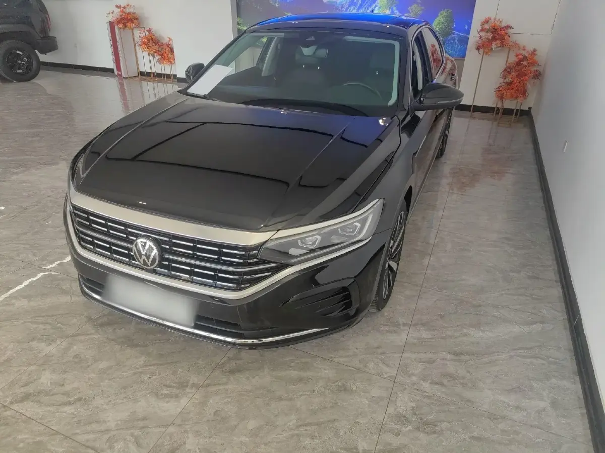 2022 Volkswagen Passat 2.0T 220HP L4 7DCT