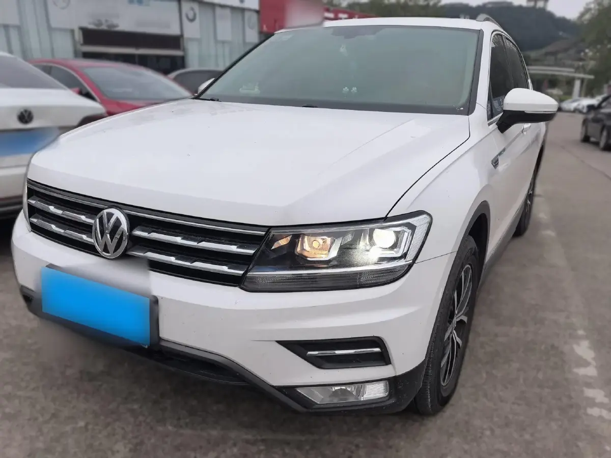 2018 Volkswagen Tiguan L 2.0T 186HP L4 7DCT
