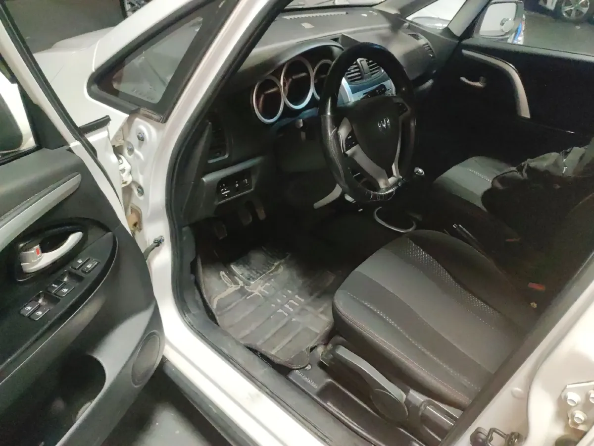 2014 ChangAn CX20 1.4L 101HP L4 5MT,autocango,china used car exporter,china ev exporter,chinese used car exporter,chinese used ev exporter