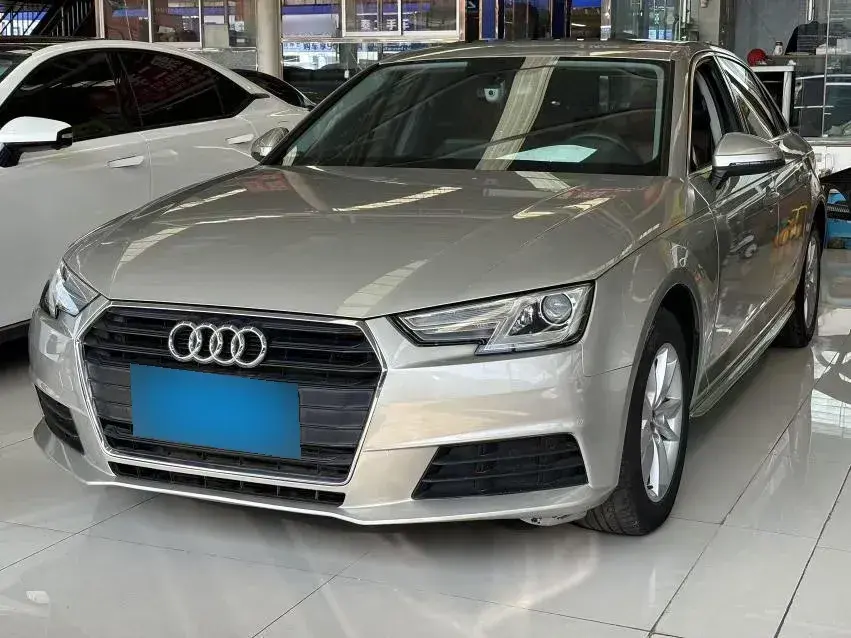 2017 Audi A4L 2.0T 190HP L4 7DCT