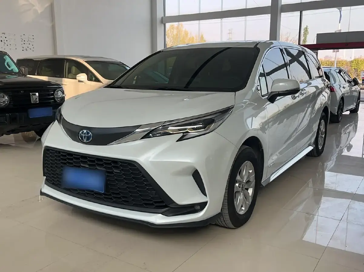 2023 Toyota Granvia 2.5L 189HP L4 E-CVT Hybrid