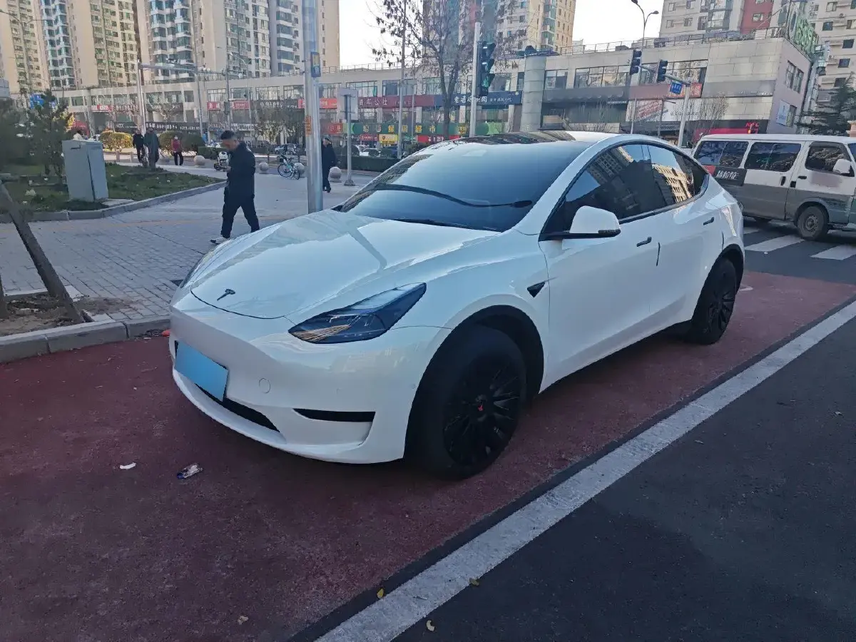 2022 Tesla Model Y BEV 60KWH