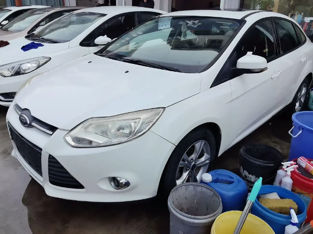 2012 Ford Focus 1.6L 125HP L4 5MT