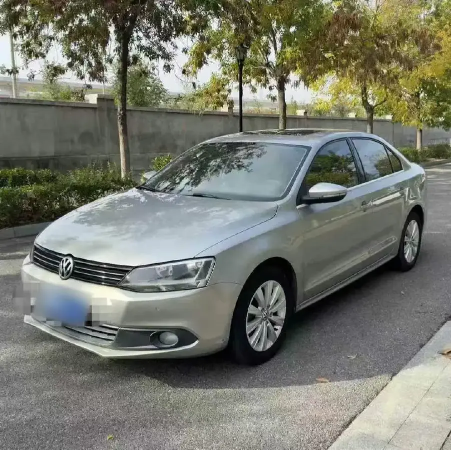 2014 Volkswagen Sagitar 1.4T 131HP L4 7DCT