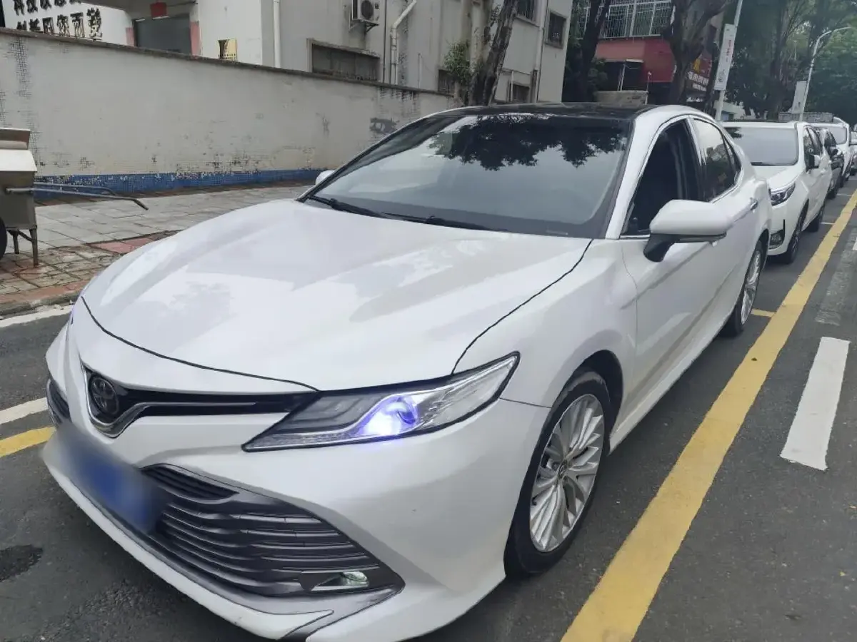 2019 Toyota Camry 2.5L 209HP L4 8AT