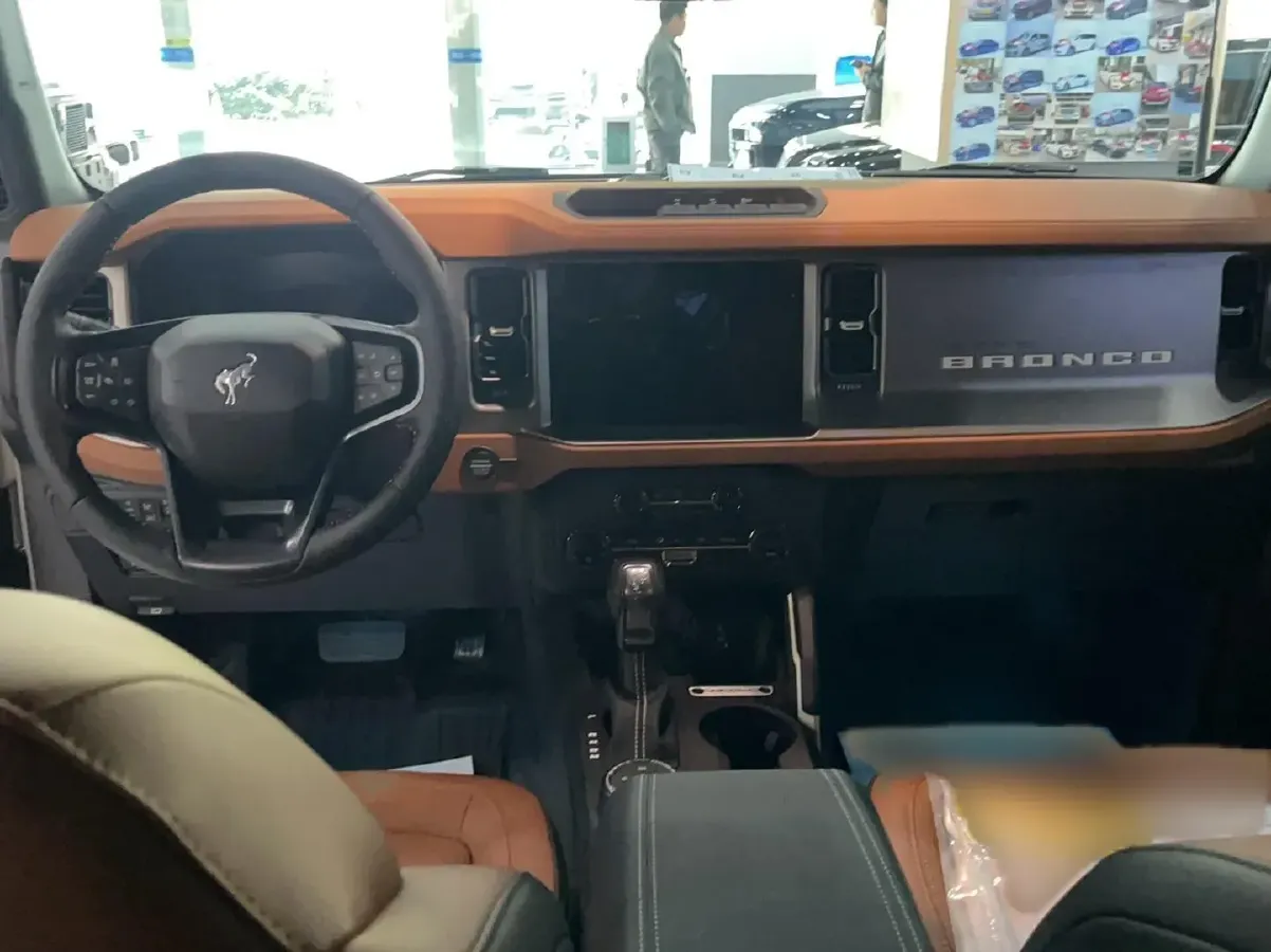 2024 Ford Bronco 2.3T 275HP L4 10AT,autocango,china used car exporter,china ev exporter,chinese used car exporter,chinese used ev exporter