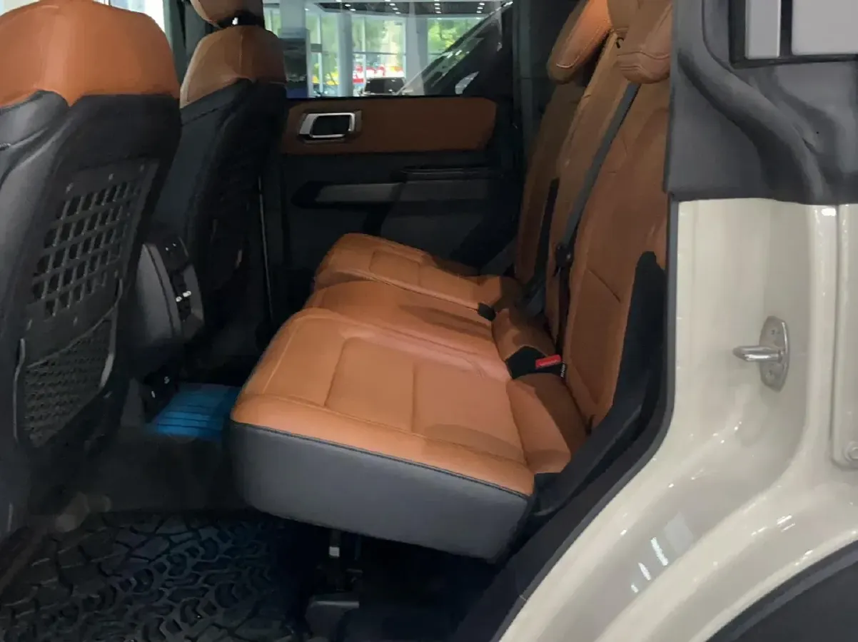 2024 Ford Bronco 2.3T 275HP L4 10AT,autocango,china used car exporter,china ev exporter,chinese used car exporter,chinese used ev exporter