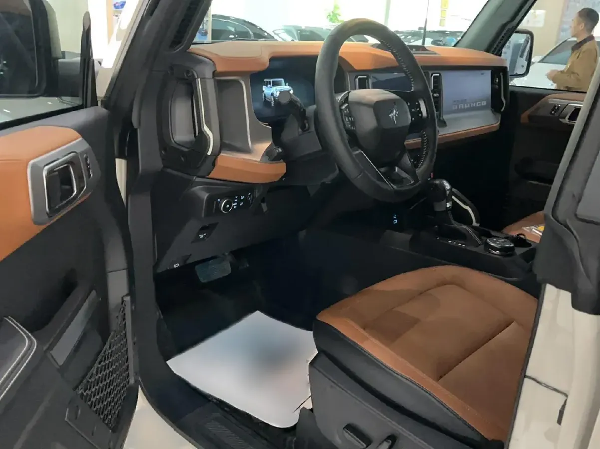 2024 Ford Bronco 2.3T 275HP L4 10AT,autocango,china used car exporter,china ev exporter,chinese used car exporter,chinese used ev exporter