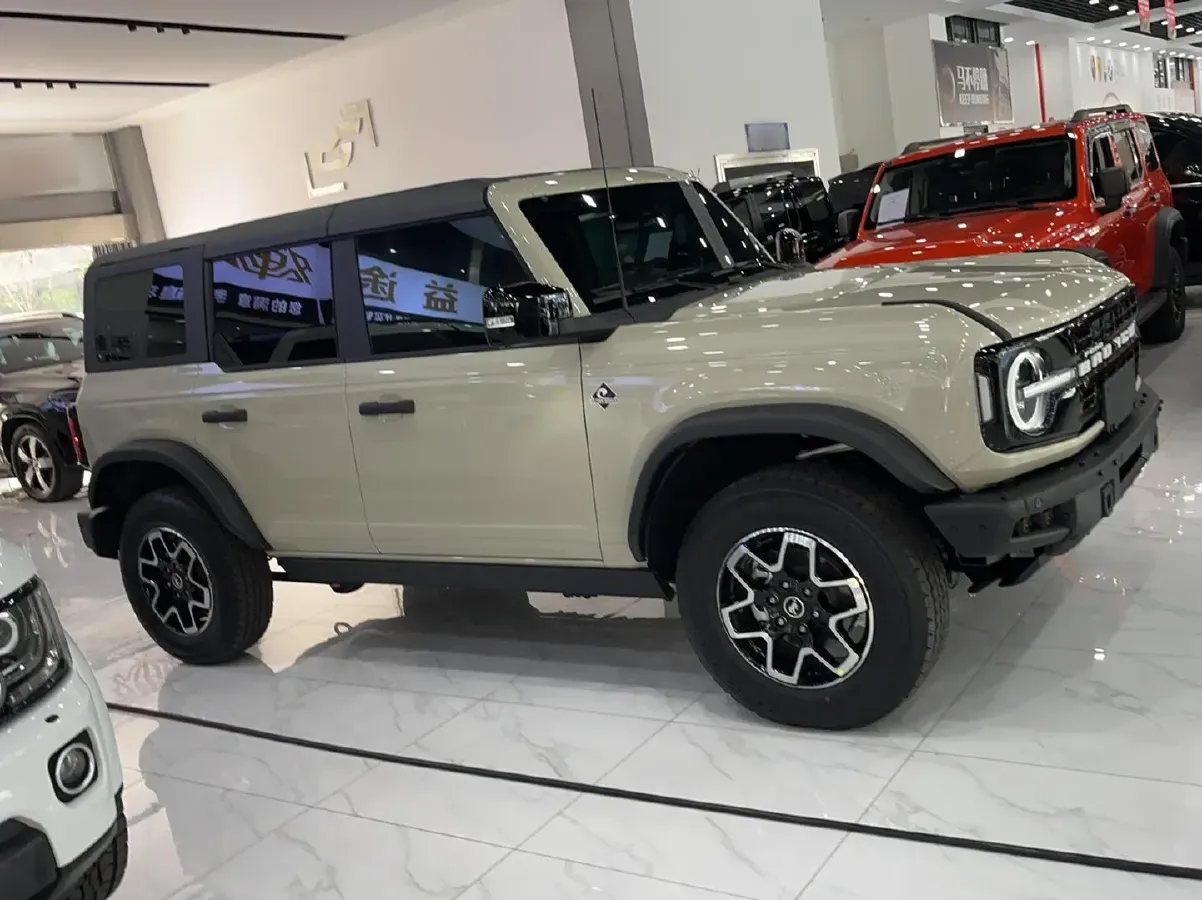 2024 Ford Bronco 2.3T 275HP L4 10AT,autocango,china used car exporter,china ev exporter,chinese used car exporter,chinese used ev exporter