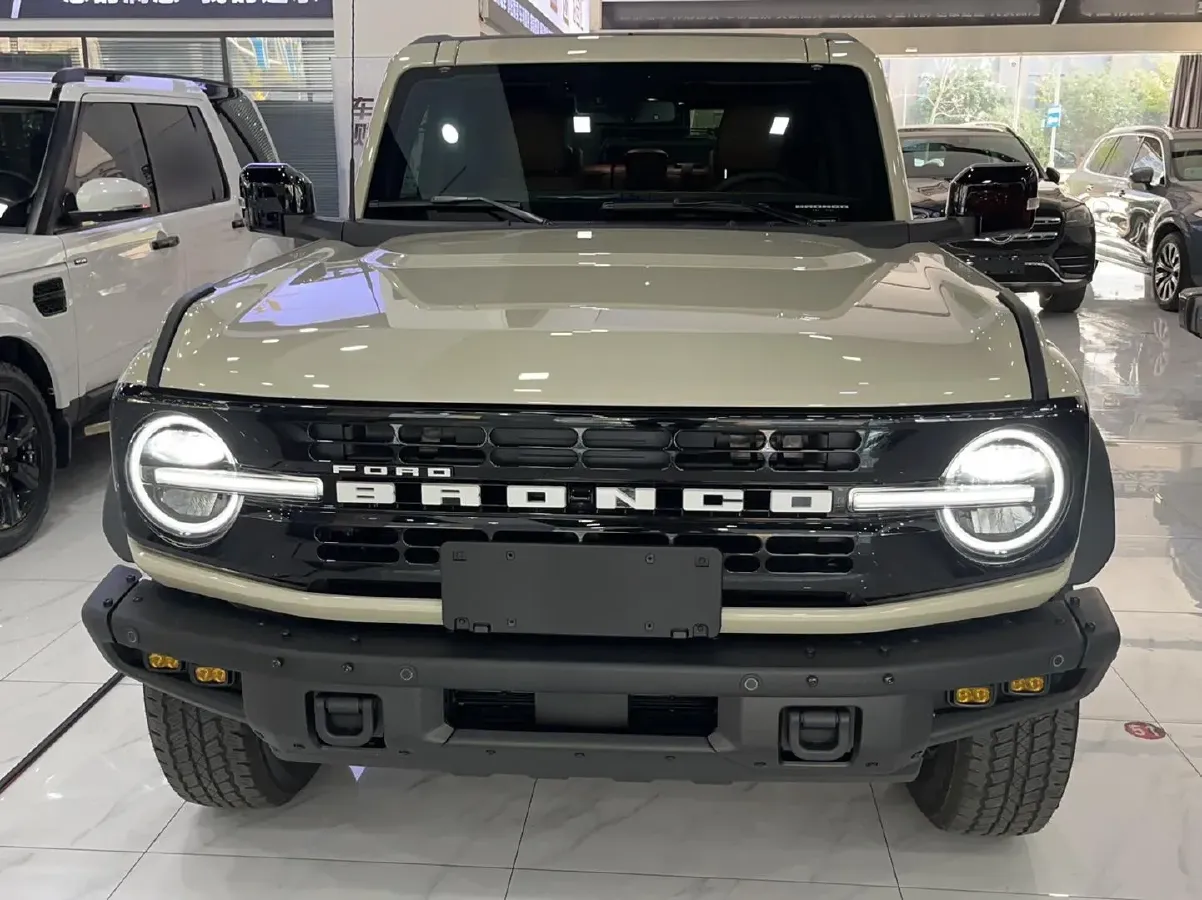 2024 Ford Bronco 2.3T 275HP L4 10AT,autocango,china used car exporter,china ev exporter,chinese used car exporter,chinese used ev exporter