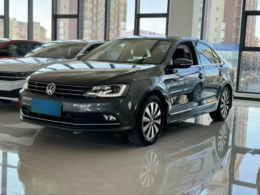 2015 Volkswagen Sagitar 1.4T 131HP L4 7DCT