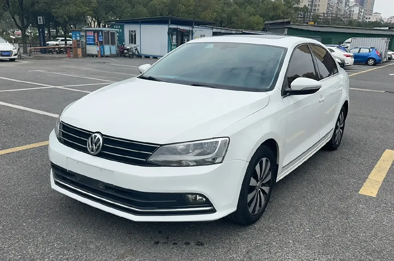 2017 Volkswagen Sagitar 1.2T 110HP L4 7DCT