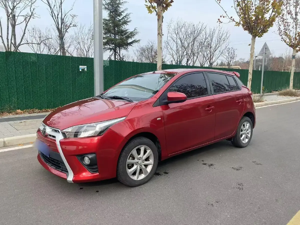 2014 Toyota Yaris L 1.5L 107HP L4 4AT