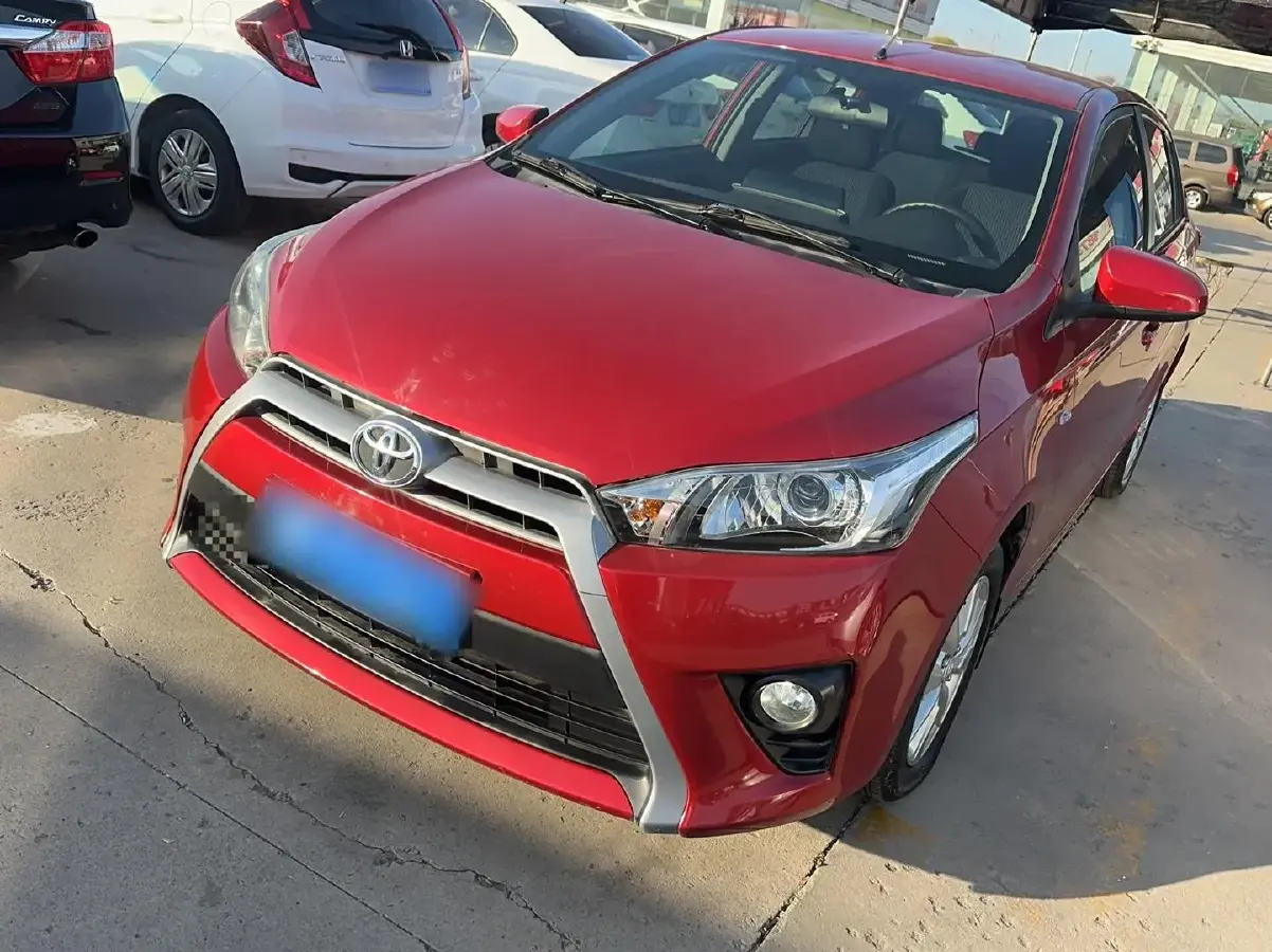 2014 Toyota Yaris L 1.5L 107HP L4 4AT