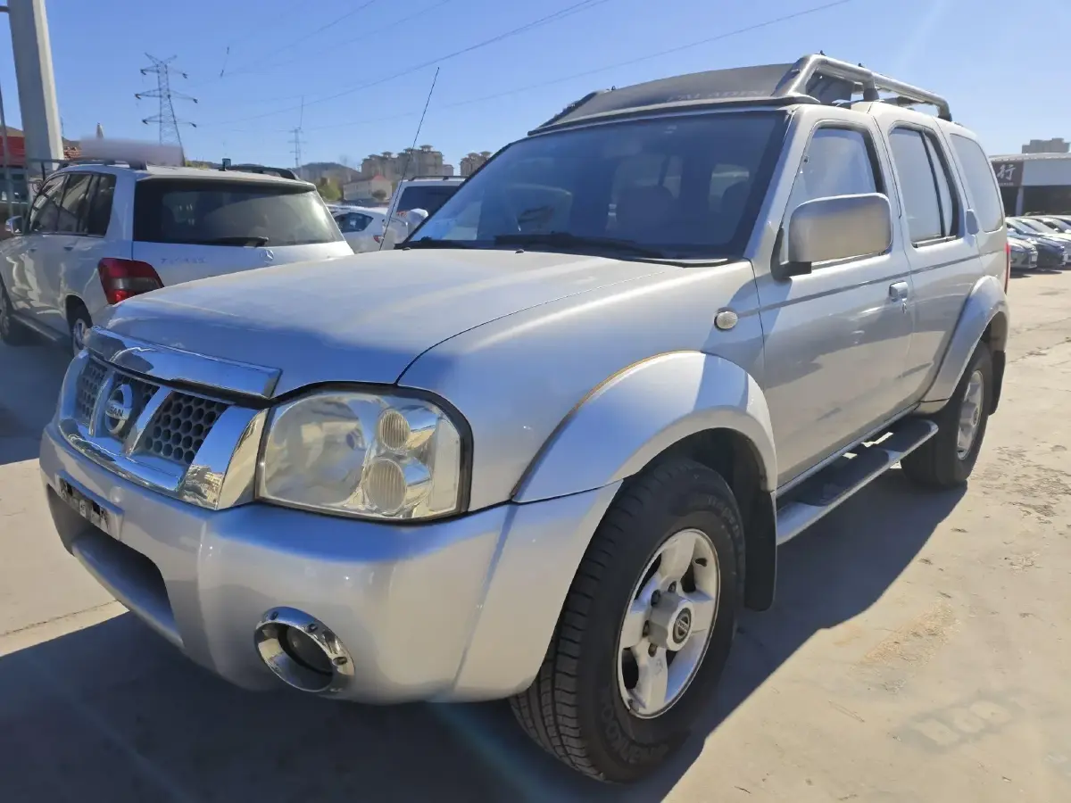 2013 Nissan Paladin 2.4L 150HP L4 5MT