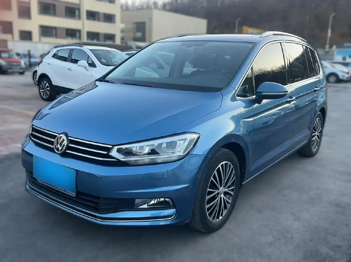 2016 Volkswagen Touran 1.4T 150HP L4 7DCT