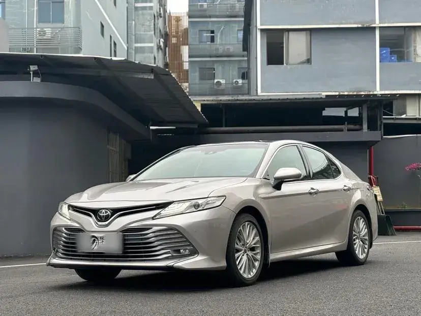 2019 Toyota Camry 2.5L 209HP L4 8AT
