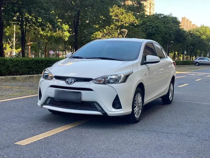 2021 Toyota Yaris L 1.5L 112HP L4 CVT