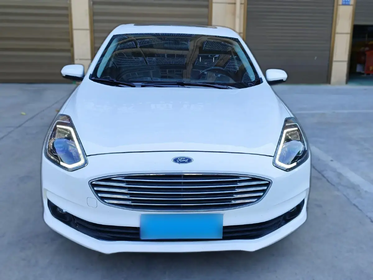 2019 Ford Escort 1.5L 122HP L3 6AT