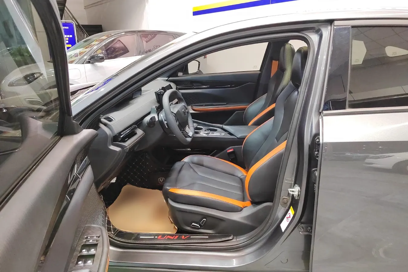 2023 ChangAn UNI-V 1.5T 188HP L4 7DCT,autocango,china used car exporter,china ev exporter,chinese used car exporter,chinese used ev exporter