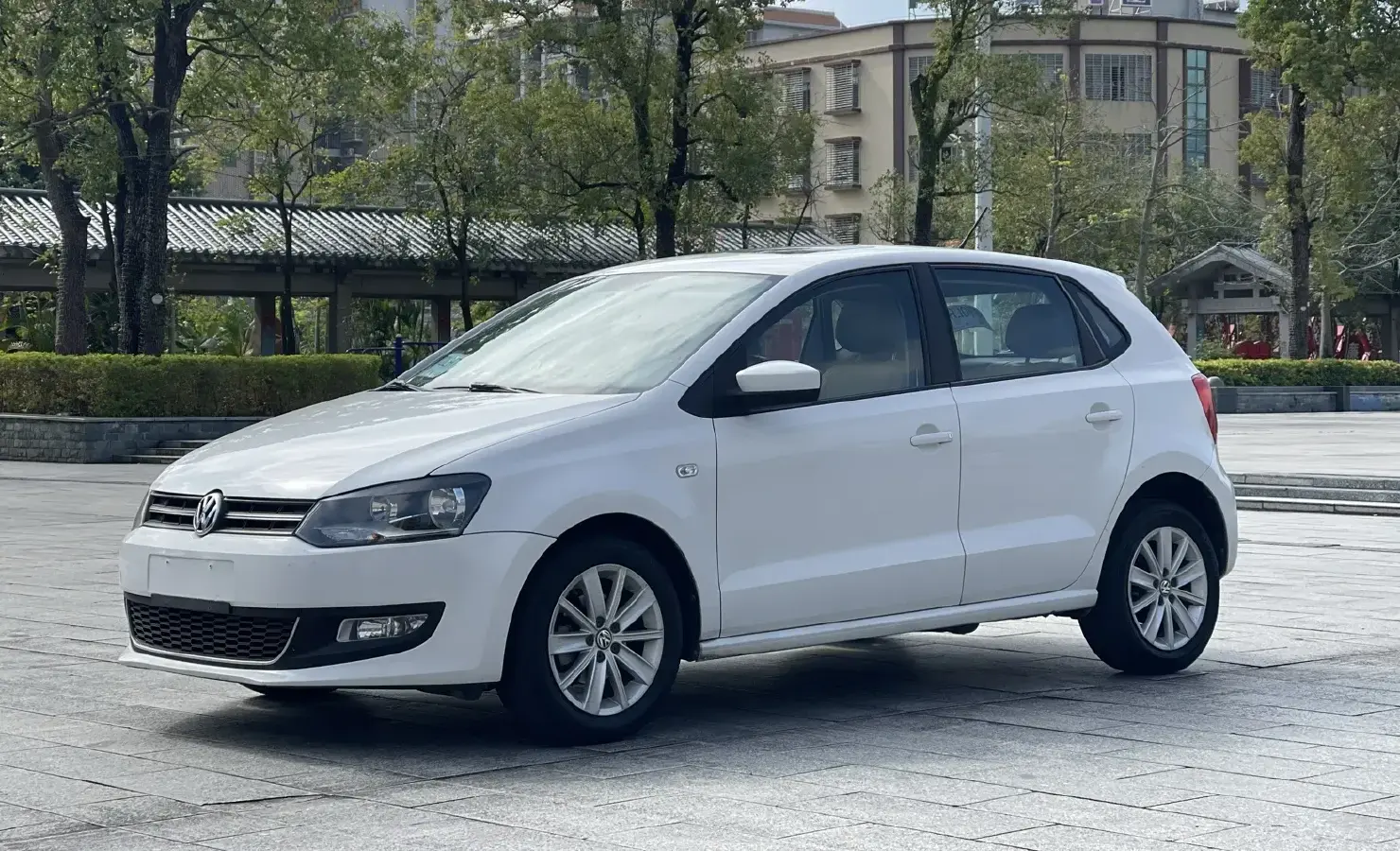 2013 Volkswagen Polo 1.6L 105HP L4 6AT