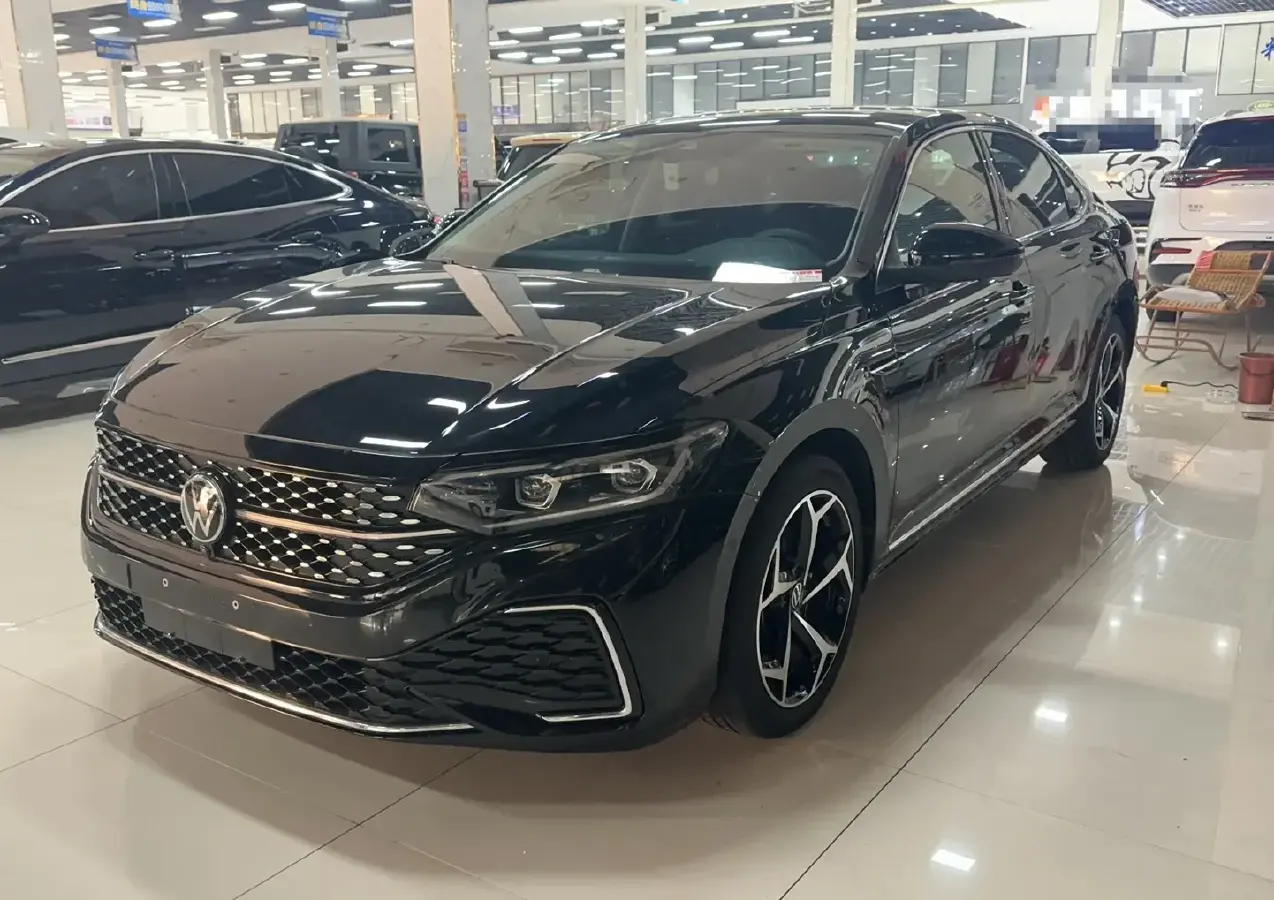 2023 Volkswagen Passat 2.0T 186HP L4 7DCT