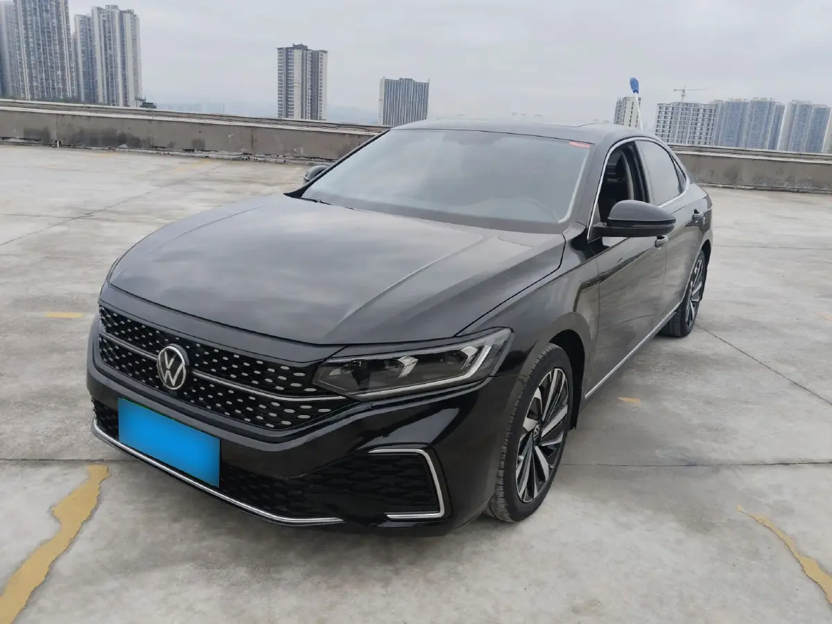 2023 Volkswagen Passat 2.0T 186HP L4 7DCT