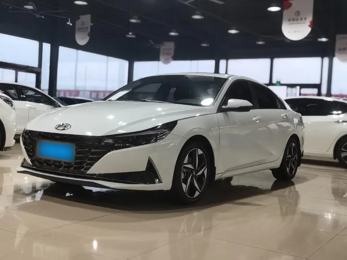 2022 Hyundai Elantra 1.5L 115HP L4 CVT
