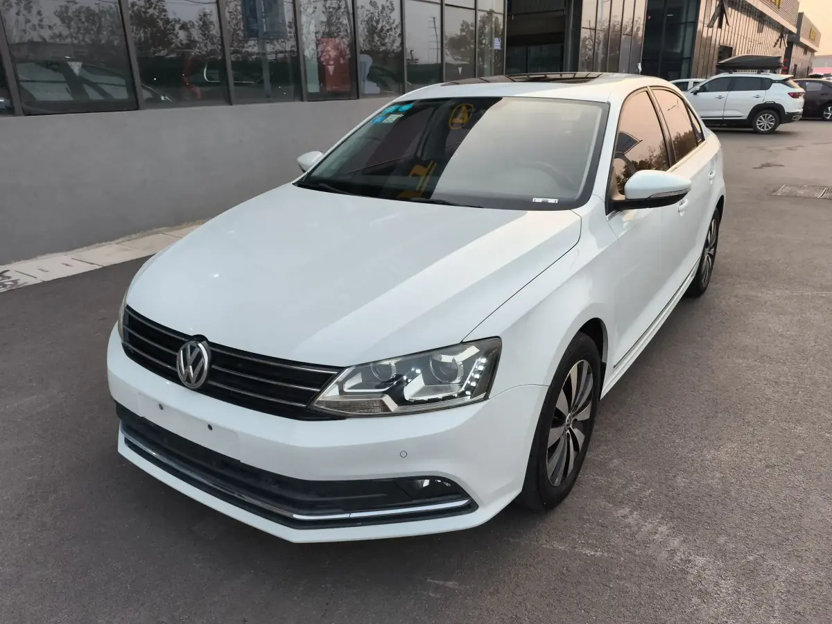 2015 Volkswagen Sagitar 1.4T 131HP L4 7DCT