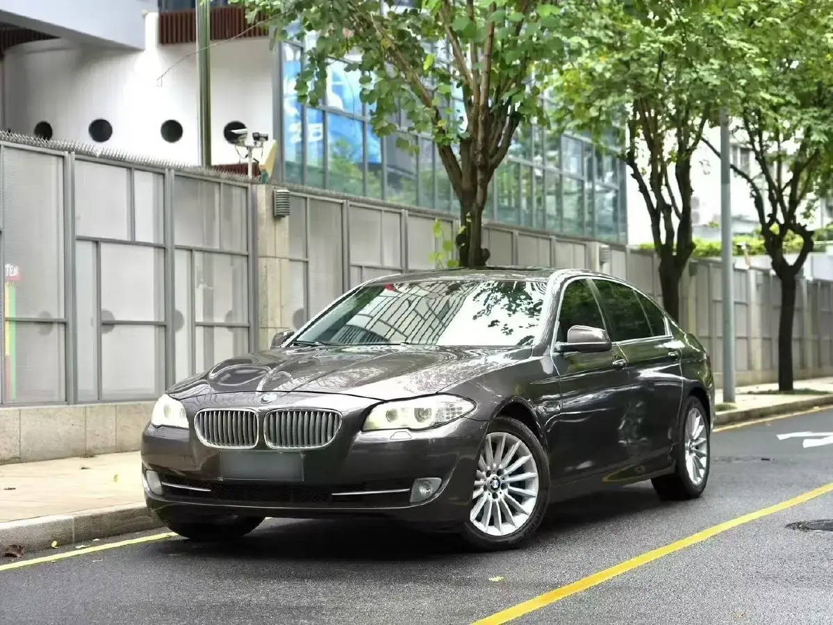 2013 BMW 5 Series 3.0T 306HP L6 8AT