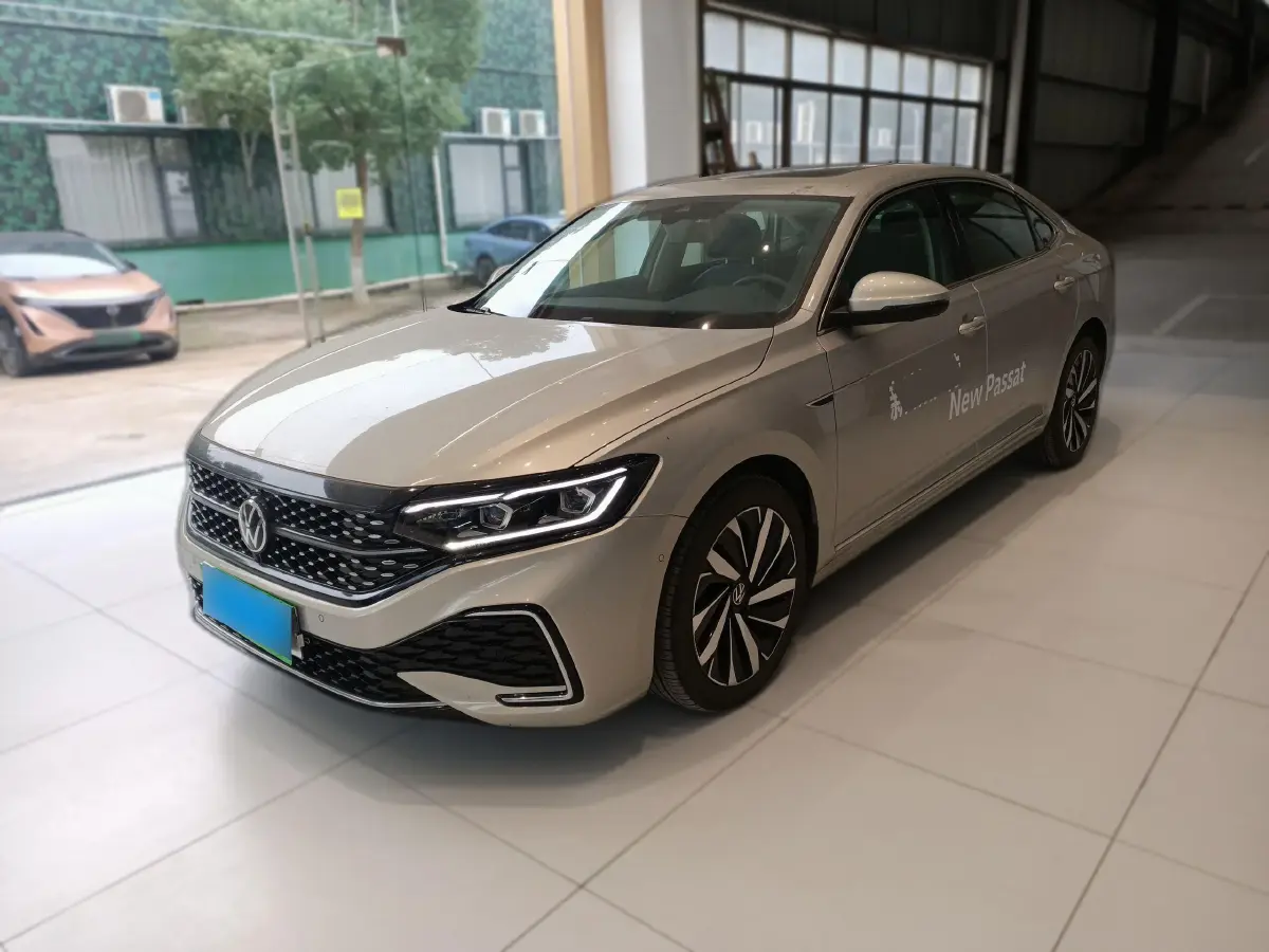 2022 Volkswagen Passat 2.0T 186HP L4 7DCT