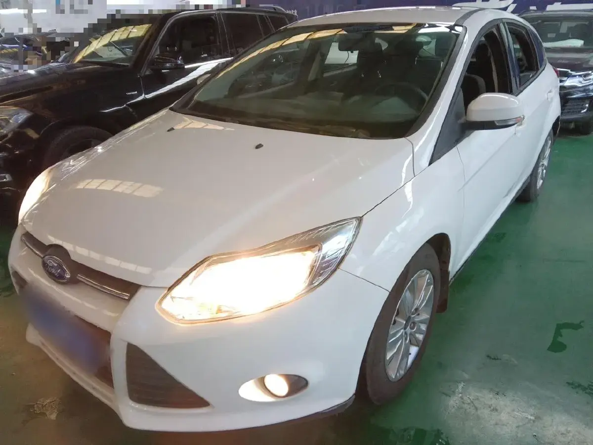 2012 Ford Focus 1.6L 125HP L4 5MT