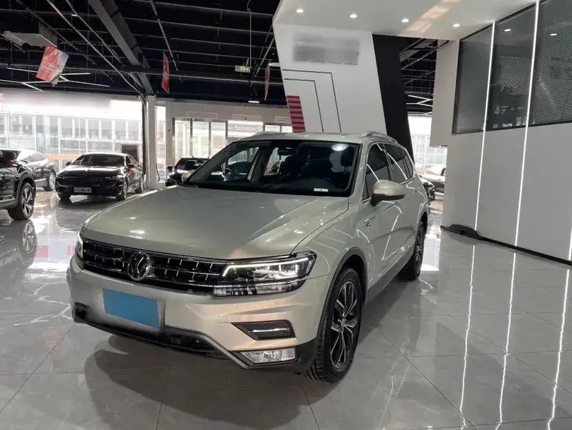 2017 Volkswagen Tiguan L 2.0T 220HP L4 7DCT