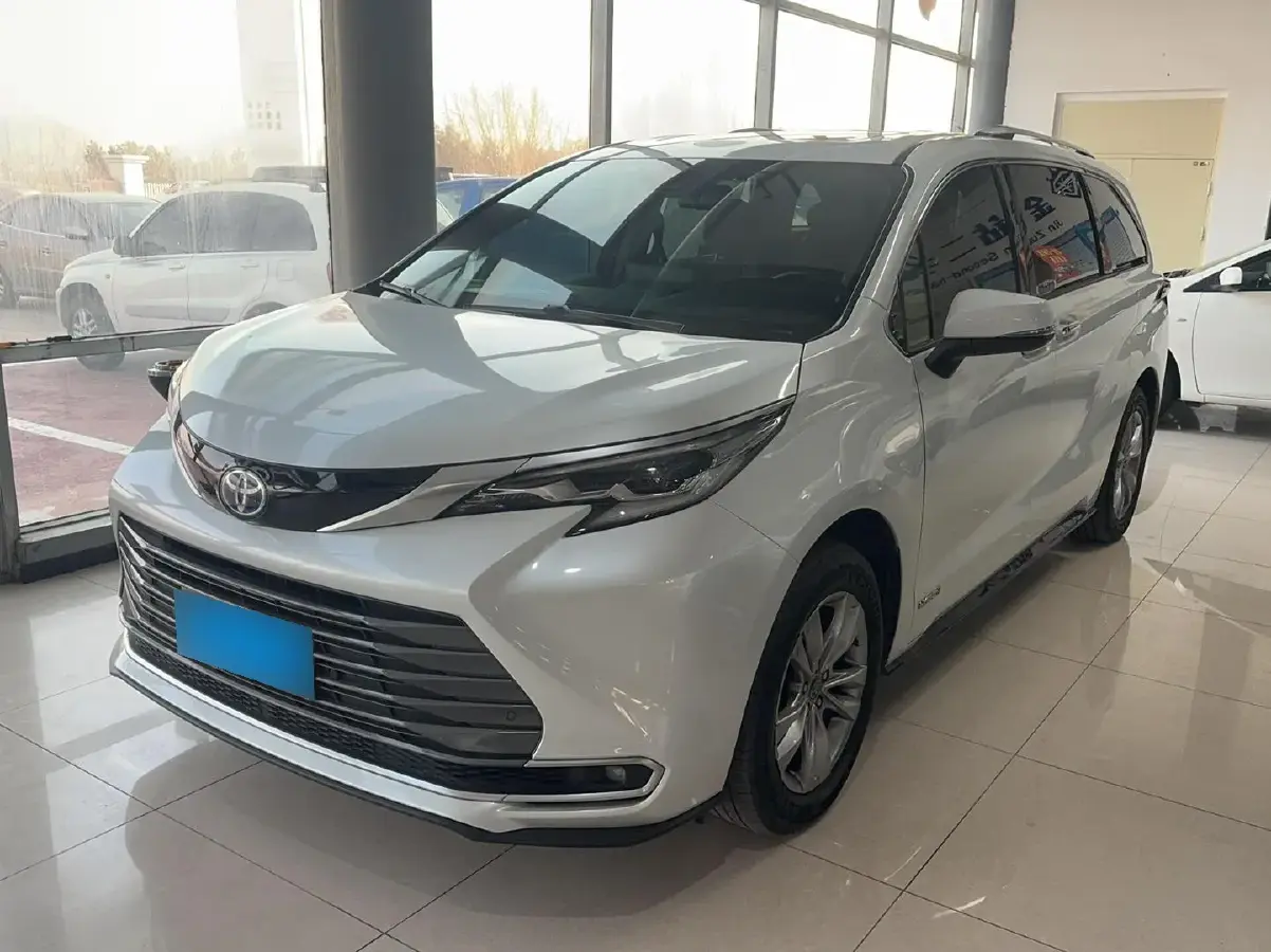 2021 Toyota Sienna 2.5L 192HP L4 E-CVT Hybrid