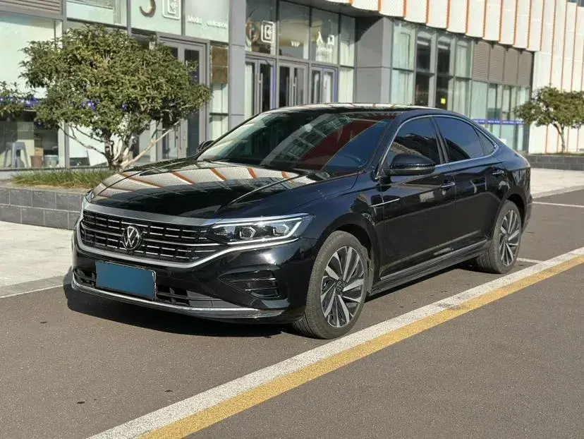2023 Volkswagen Passat 2.0T 186HP L4 7DCT