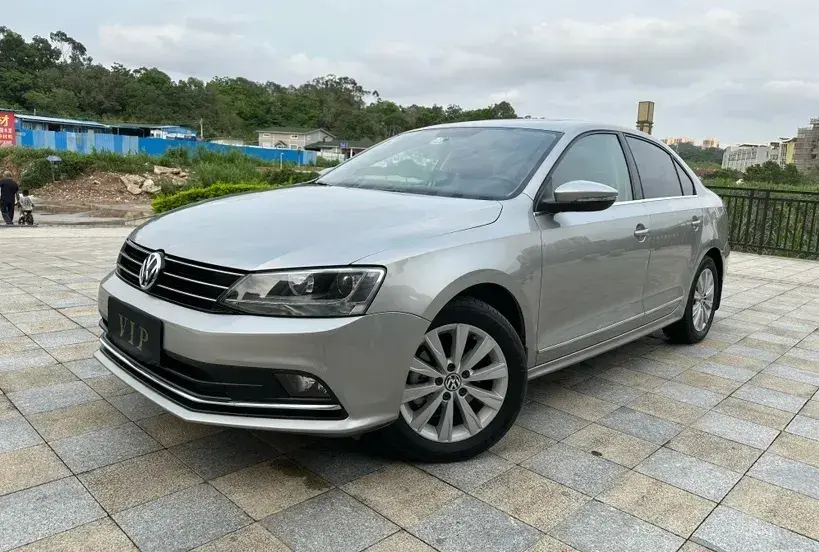 2015 Volkswagen Sagitar 1.4T 131HP L4 7DCT