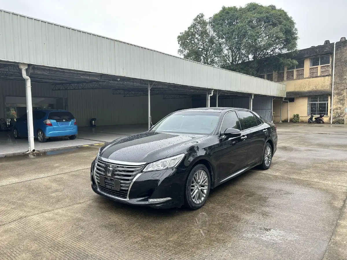 2015 Toyota Crown 2.0T 235HP L4 8AT