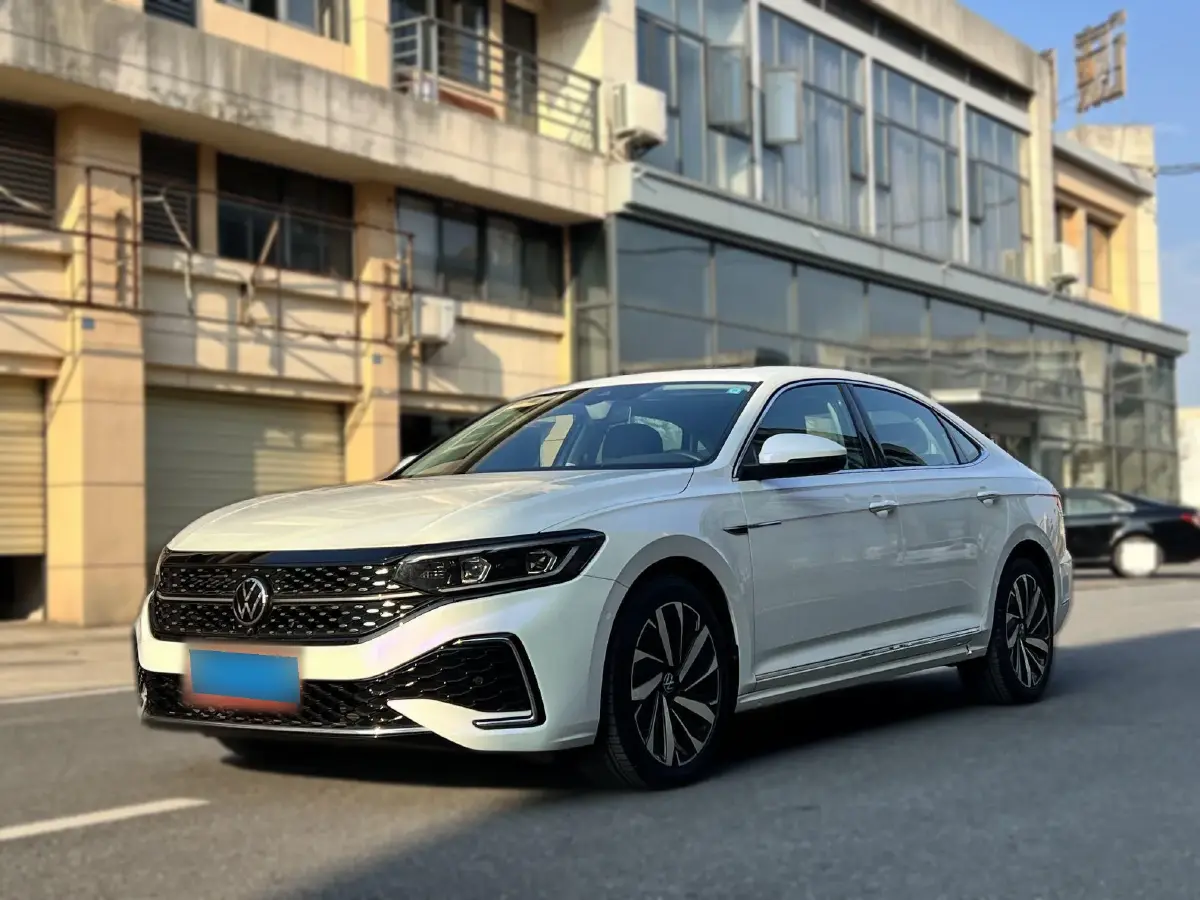 2022 Volkswagen Passat 2.0T 186HP L4 7DCT