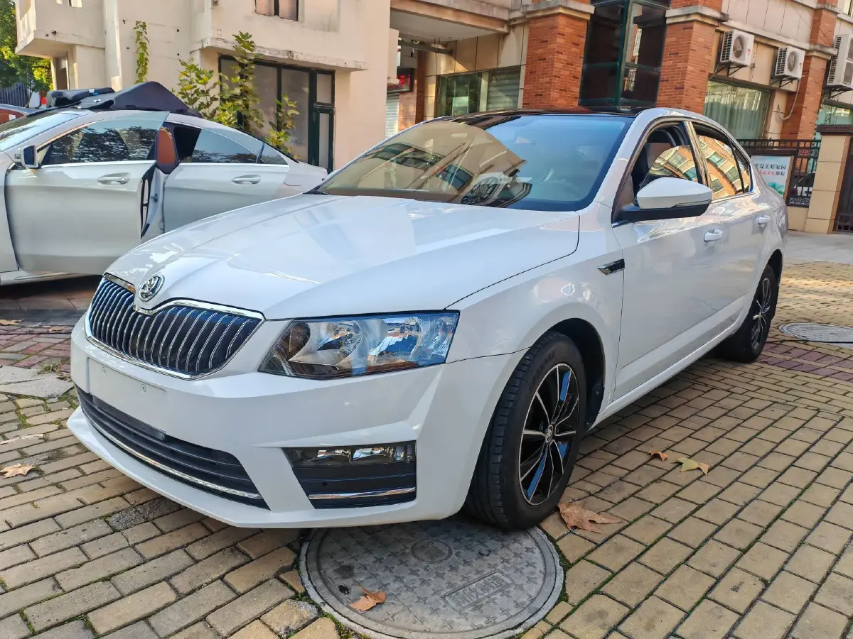 2017 Skoda Octavia 1.6L 110HP L4 5MT