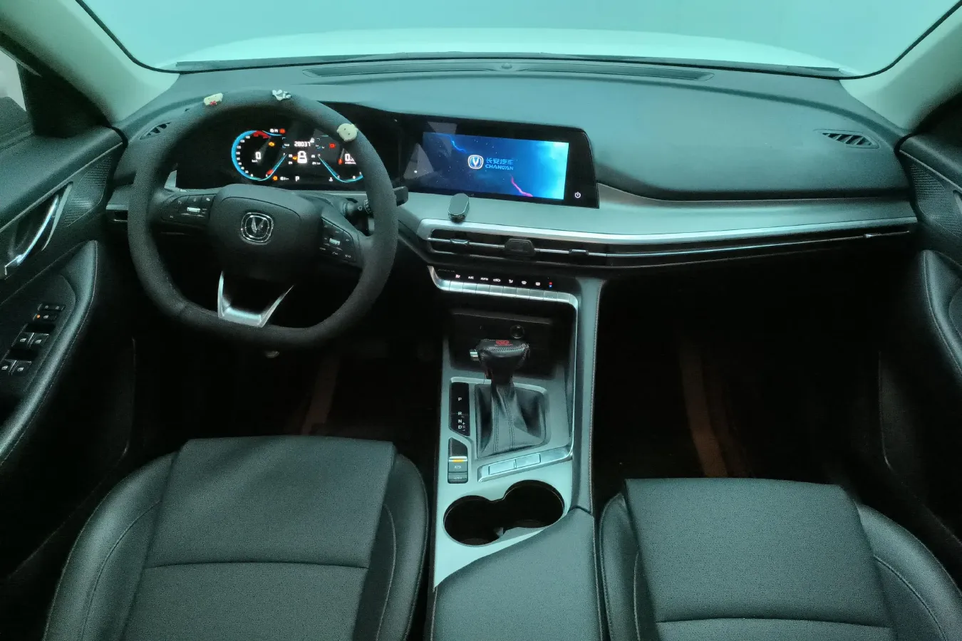 2021 ChangAn CS35 Plus 1.4T 160HP L4 7DCT,autocango,china used car exporter,china ev exporter,chinese used car exporter,chinese used ev exporter