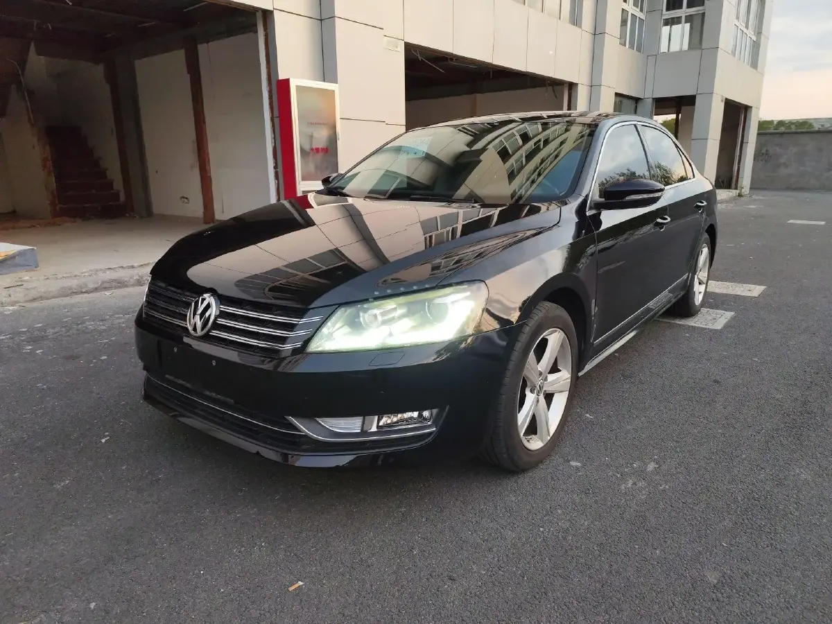 2014 Volkswagen Passat 1.8T 160HP L4 7DCT