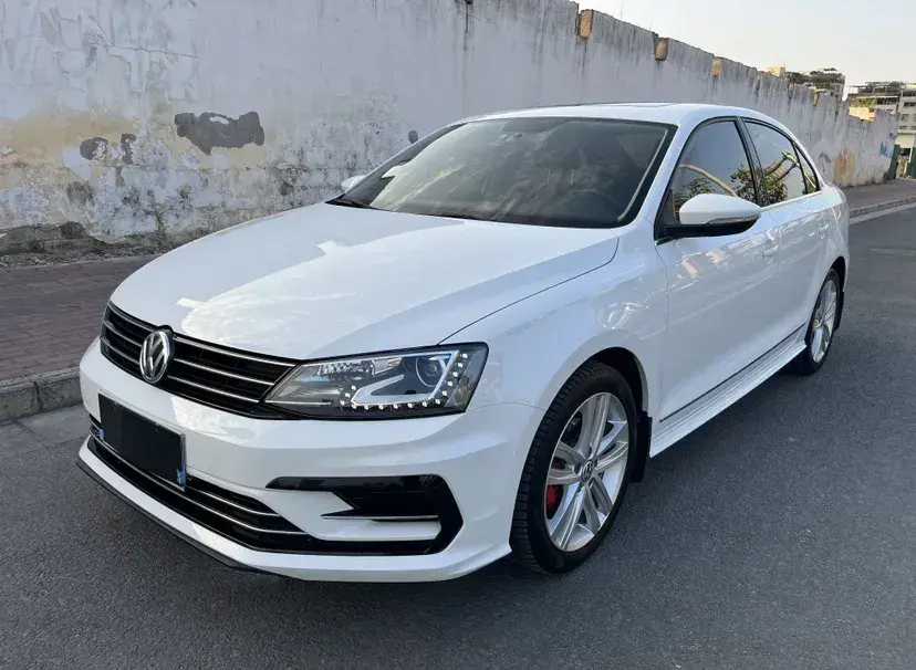 2018 Volkswagen Sagitar 1.4T 150HP L4 7DCT