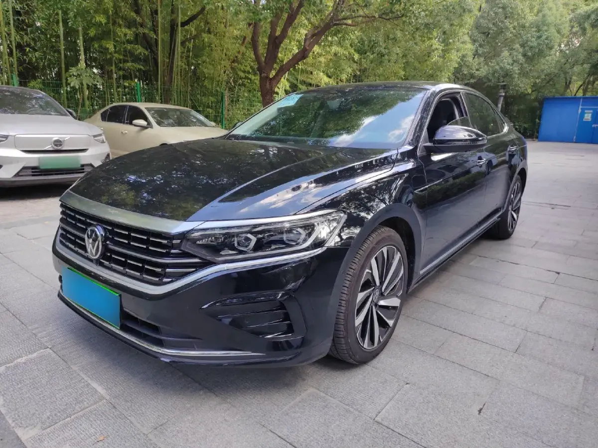 2023 Volkswagen Passat 2.0T 220HP L4 7DCT